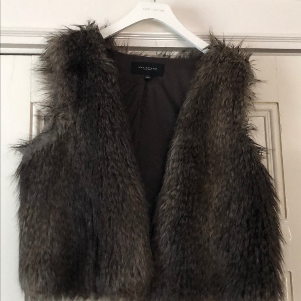 Ann Taylor Faux Fur Vest Size M